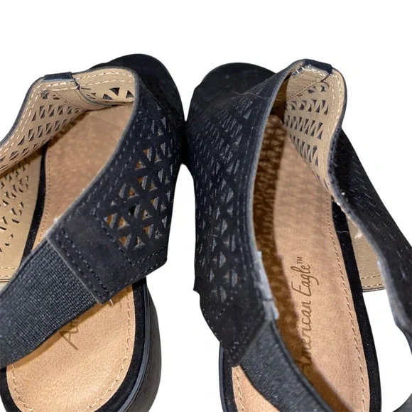 American Eagle Outfitters Black Open-Toe Block Heel Sandals - Picture 10 of 13